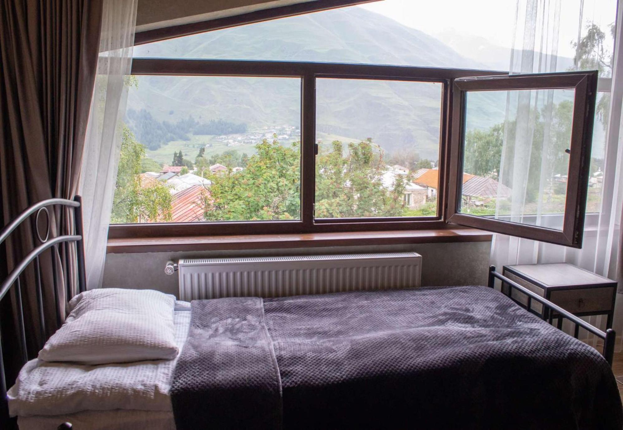 Garemta Hotel Kazbegi Eksteriør billede