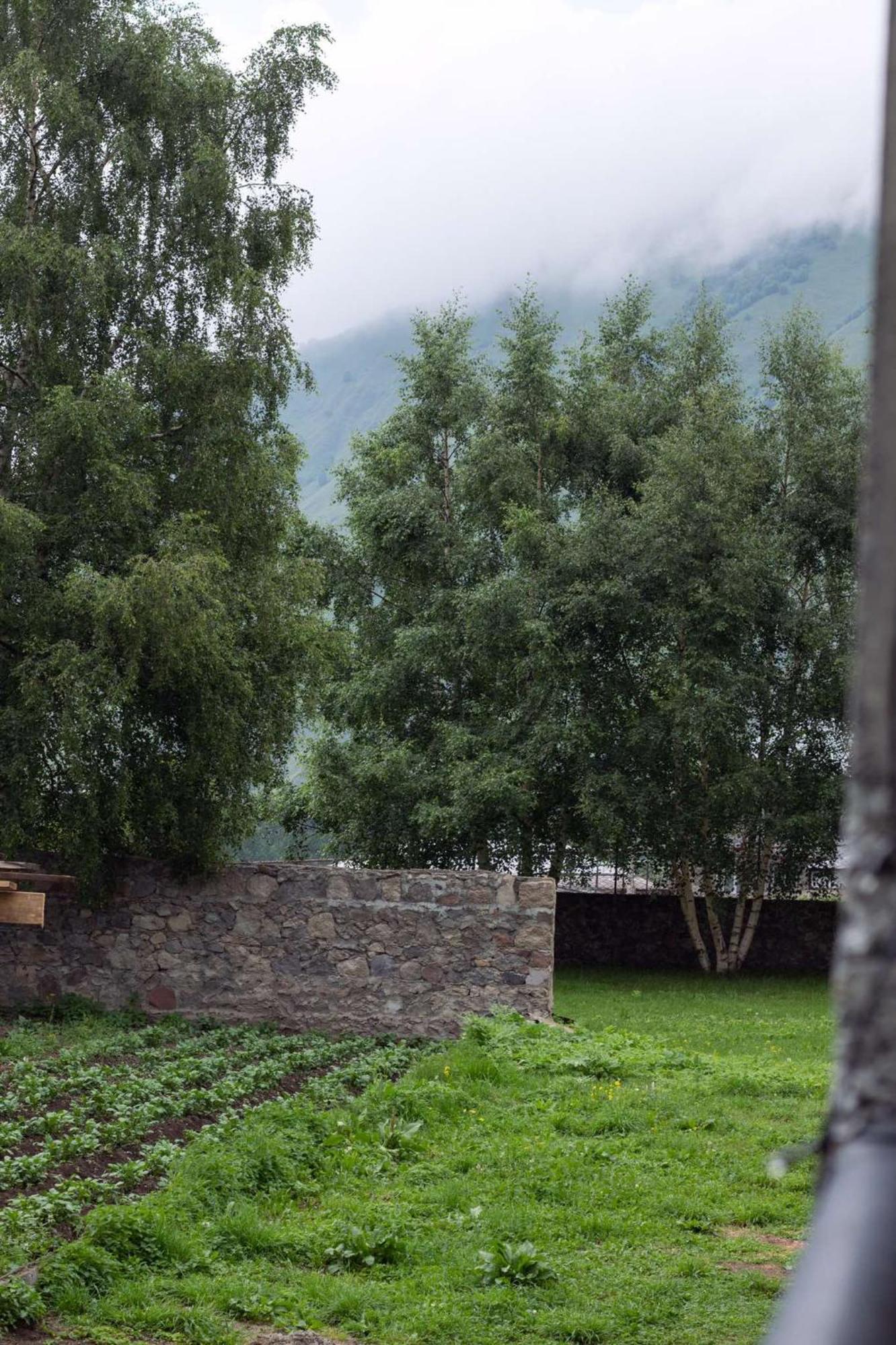 Garemta Hotel Kazbegi Eksteriør billede